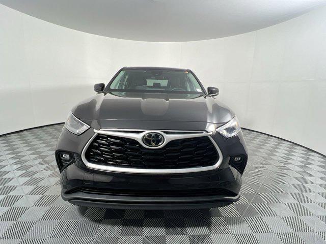 used 2022 Toyota Highlander car, priced at $29,250