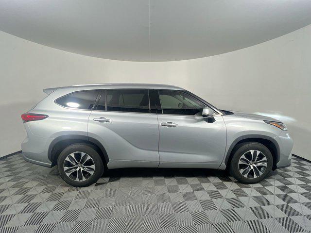 used 2020 Toyota Highlander car, priced at $28,250