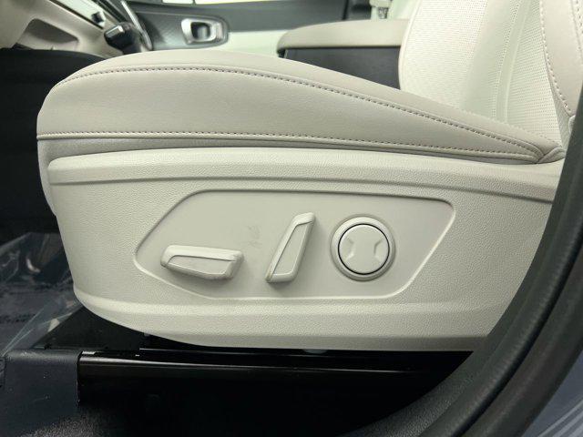 new 2025 Kia Sorento car, priced at $33,349