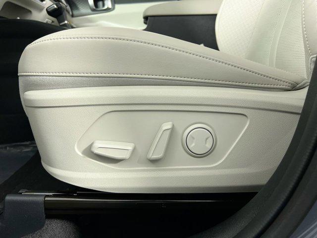 new 2025 Kia Sorento car, priced at $32,029