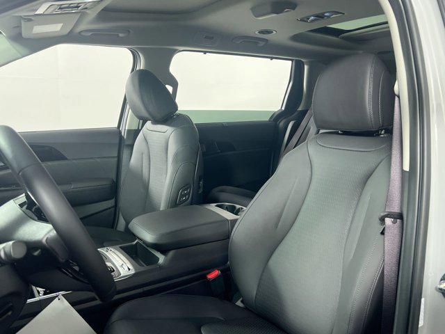 new 2025 Kia Carnival car, priced at $52,755