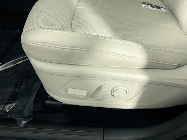 new 2025 Kia Sorento car, priced at $33,617