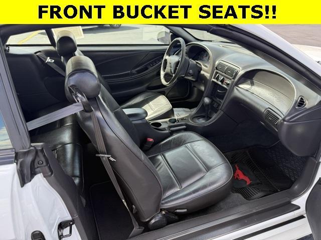 used 2001 Ford Mustang car