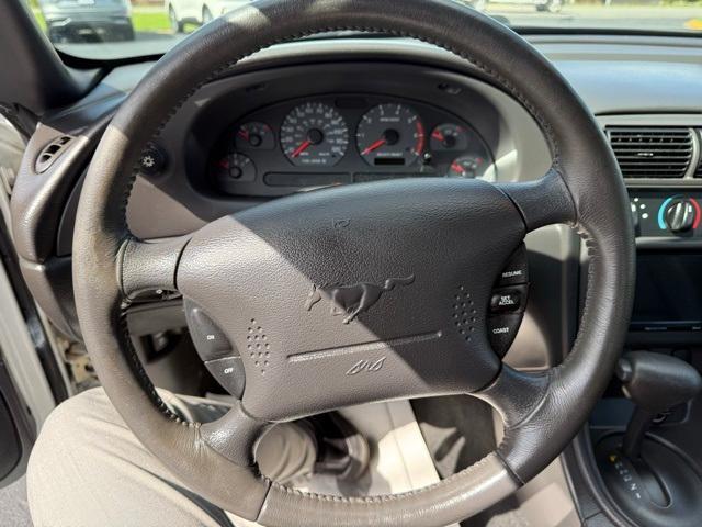 used 2001 Ford Mustang car