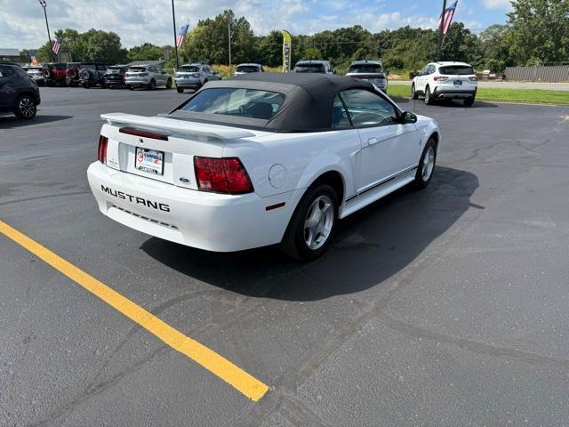 used 2001 Ford Mustang car