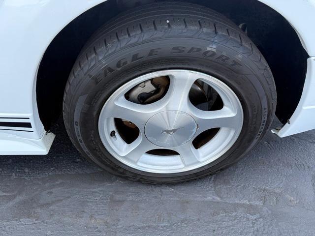 used 2001 Ford Mustang car