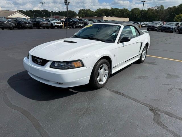 used 2001 Ford Mustang car