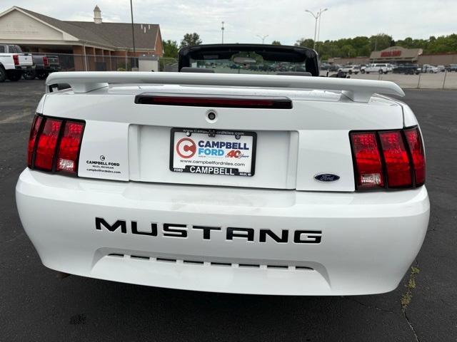 used 2001 Ford Mustang car
