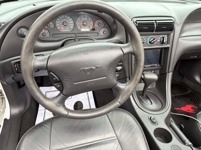 used 2001 Ford Mustang car