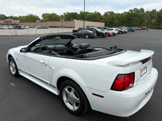used 2001 Ford Mustang car