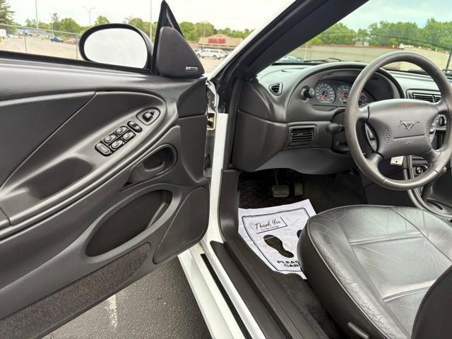 used 2001 Ford Mustang car