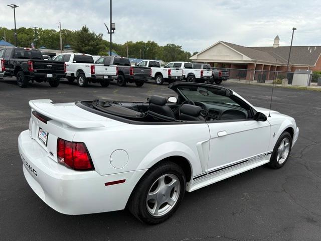 used 2001 Ford Mustang car