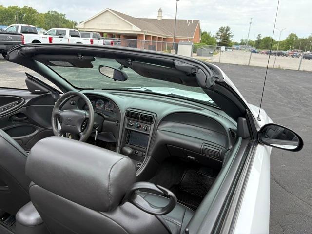 used 2001 Ford Mustang car