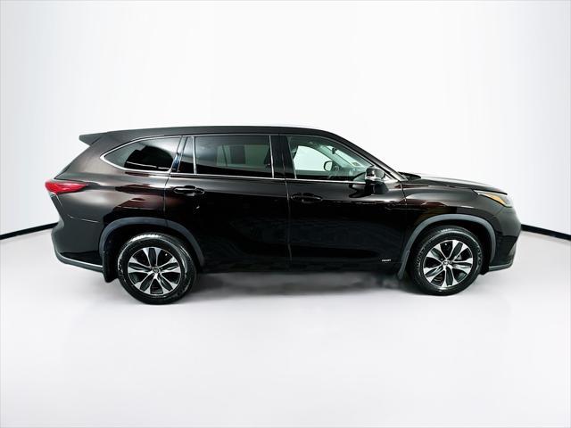 used 2022 Toyota Highlander Hybrid car, priced at $39,974