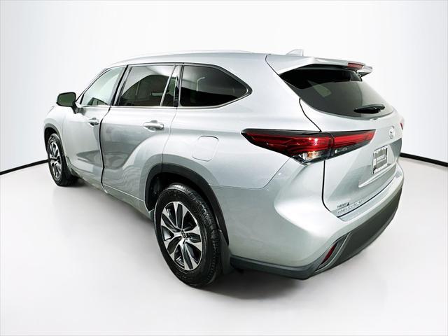 used 2022 Toyota Highlander car, priced at $37,058