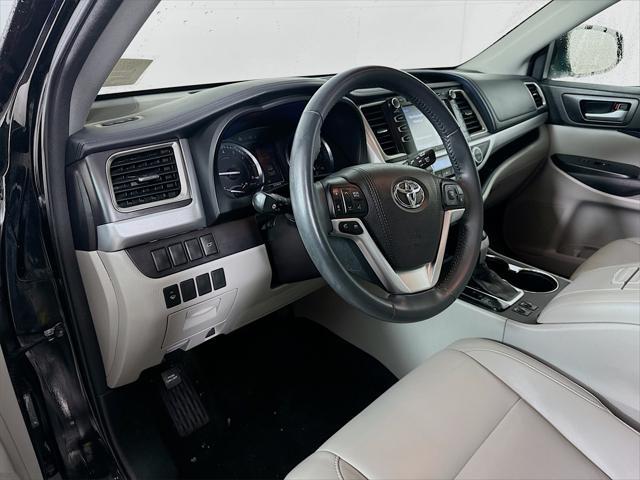 used 2016 Toyota Highlander car, priced at $22,260