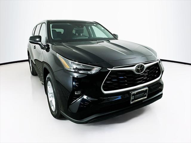 used 2022 Toyota Highlander car, priced at $32,406