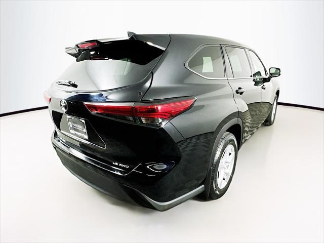 used 2022 Toyota Highlander car, priced at $32,406