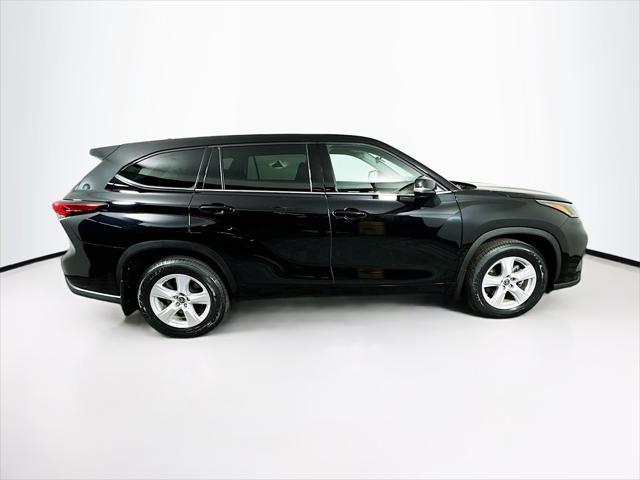 used 2022 Toyota Highlander car, priced at $32,406