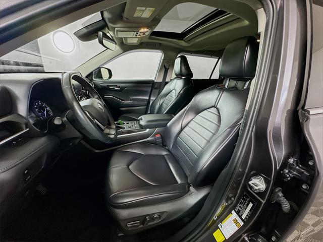 used 2022 Toyota Highlander car, priced at $37,332