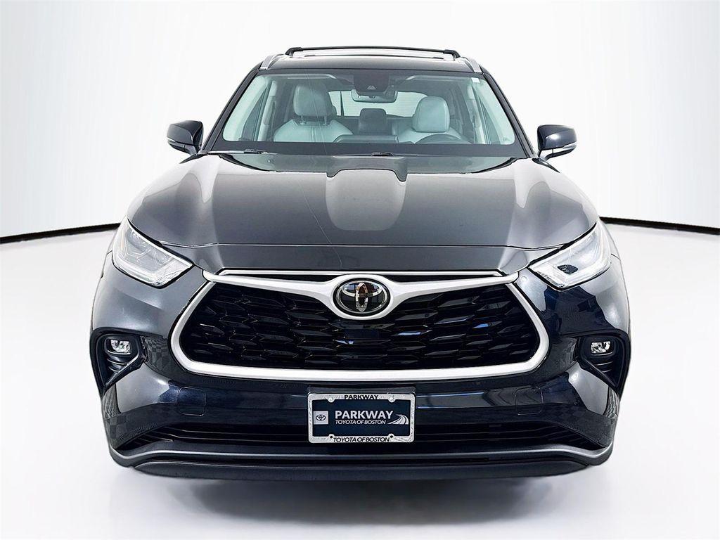 used 2021 Toyota Highlander car, priced at $29,300
