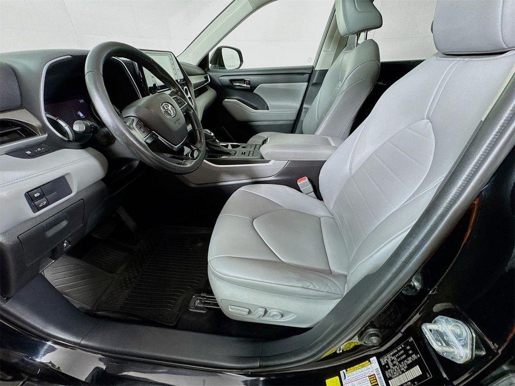 used 2021 Toyota Highlander car, priced at $29,300
