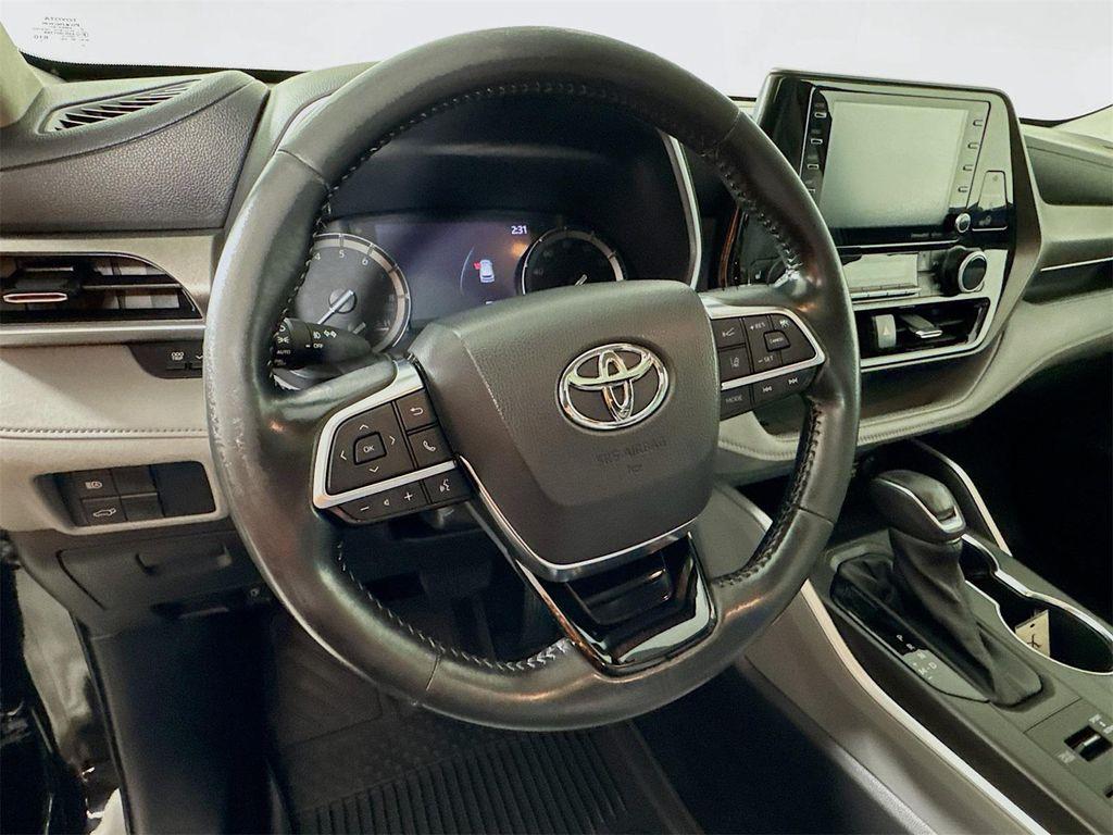 used 2021 Toyota Highlander car, priced at $29,300