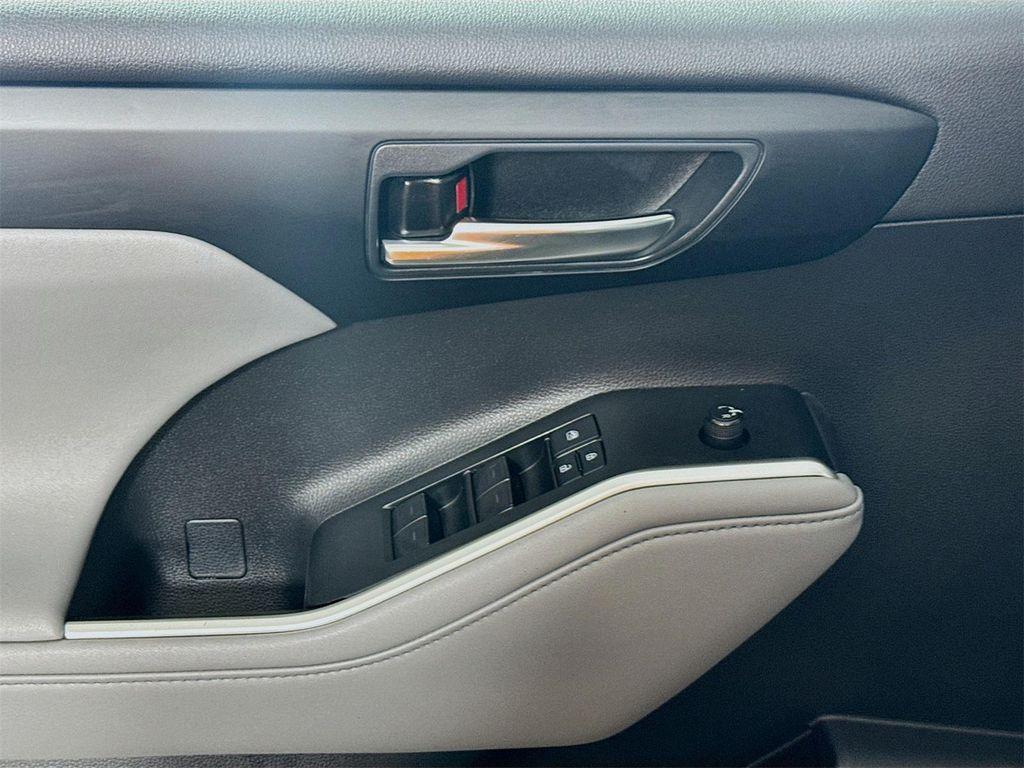 used 2021 Toyota Highlander car, priced at $29,300