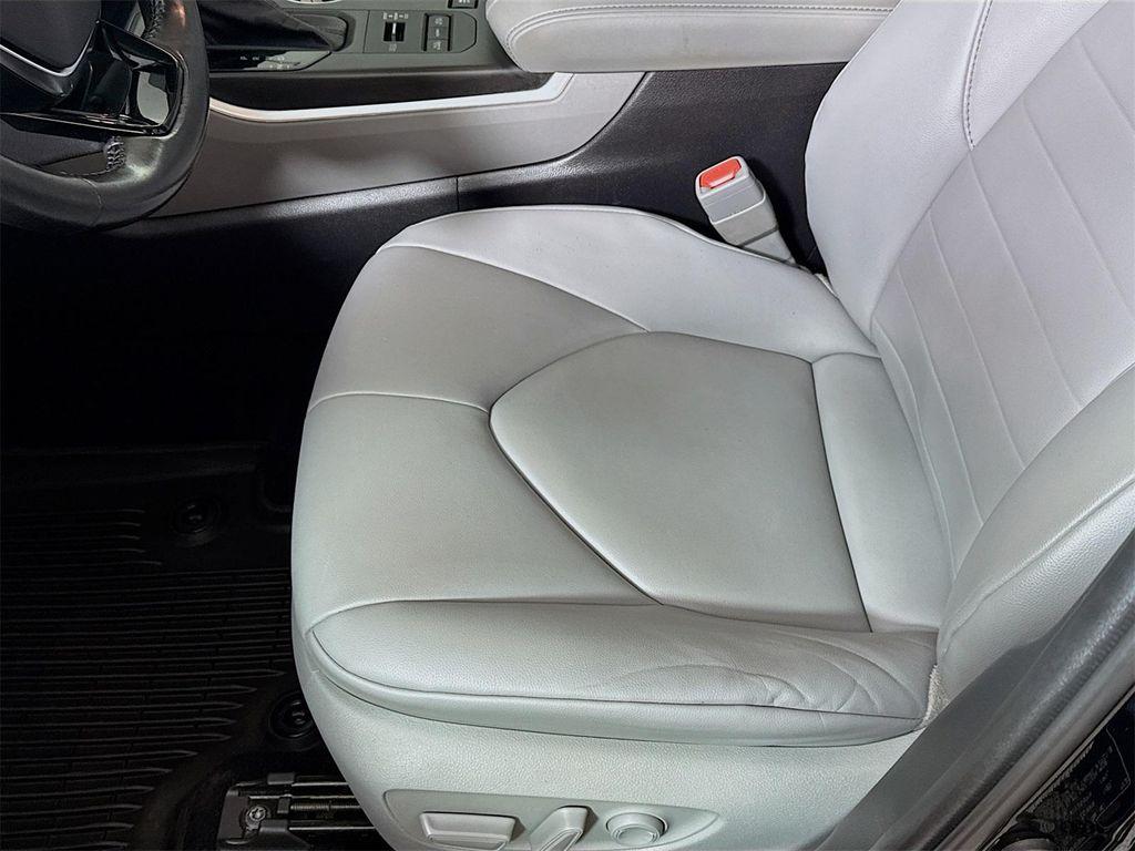 used 2021 Toyota Highlander car, priced at $29,300