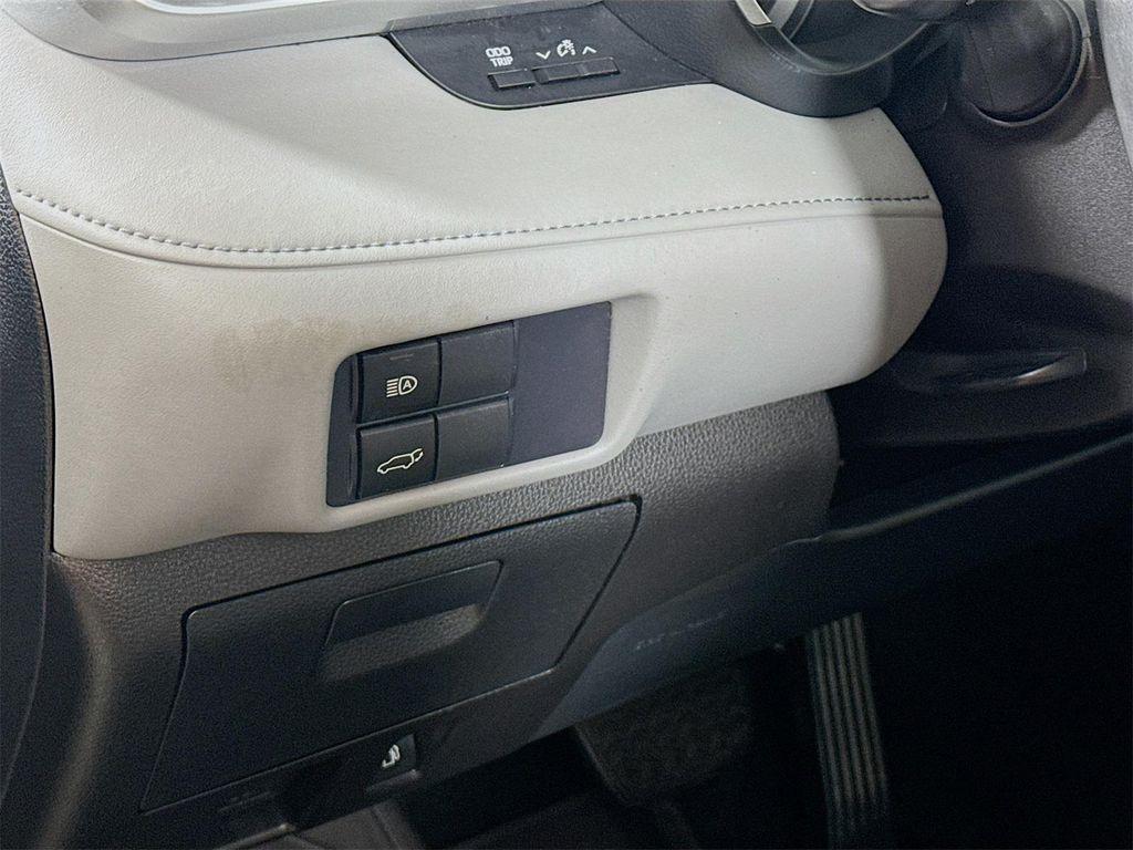 used 2021 Toyota Highlander car, priced at $29,300