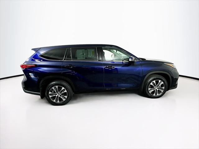 used 2022 Toyota Highlander car, priced at $36,389