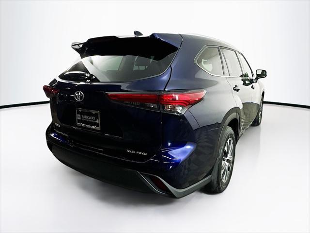used 2022 Toyota Highlander car, priced at $36,389