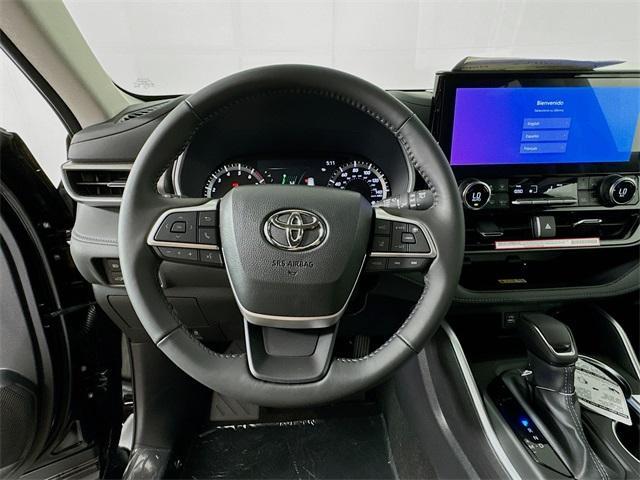 new 2024 Toyota Highlander car, priced at $47,013