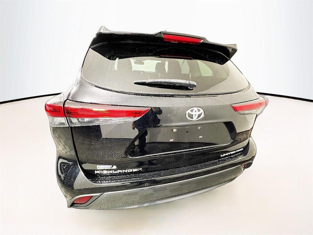used 2020 Toyota Highlander car, priced at $25,590