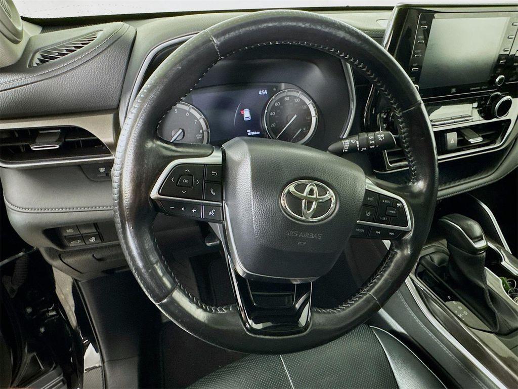 used 2020 Toyota Highlander car, priced at $25,590
