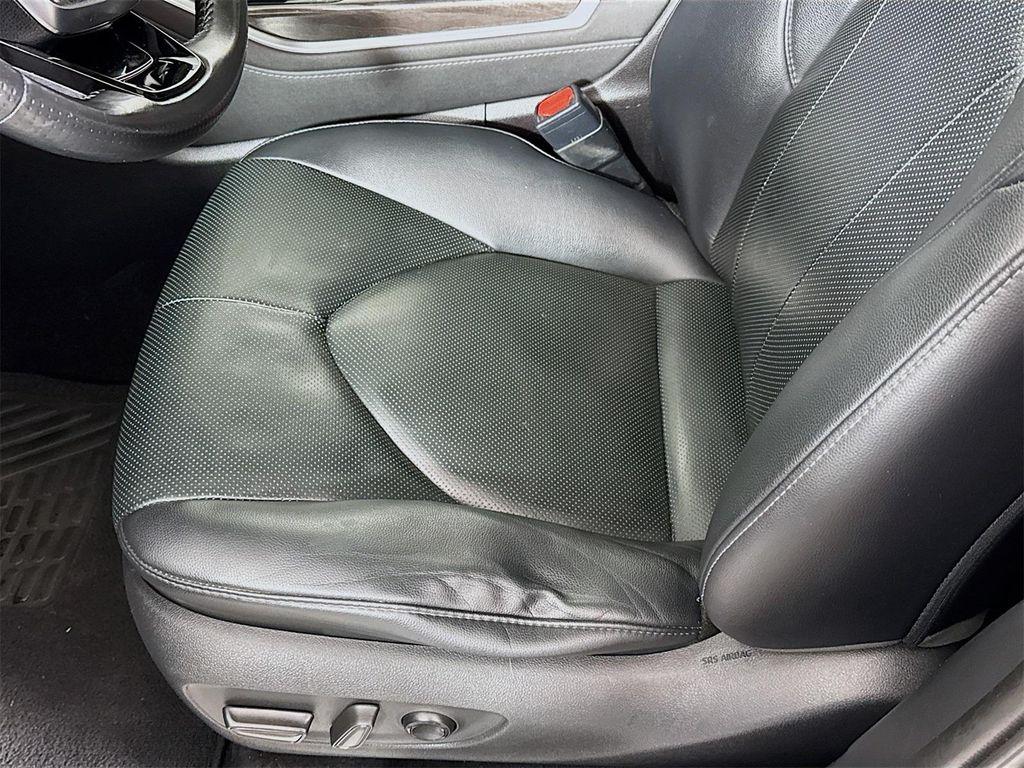 used 2020 Toyota Highlander car, priced at $25,590