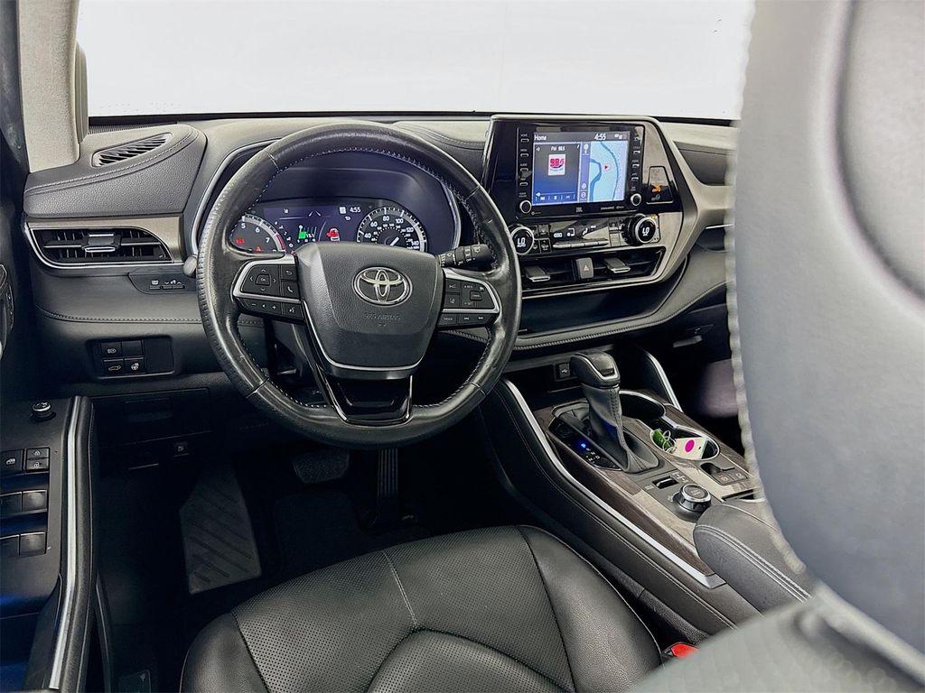 used 2020 Toyota Highlander car, priced at $25,590