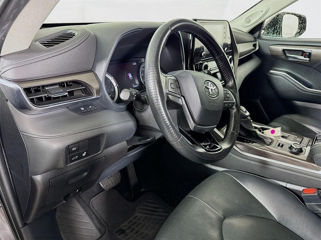 used 2020 Toyota Highlander car, priced at $25,590