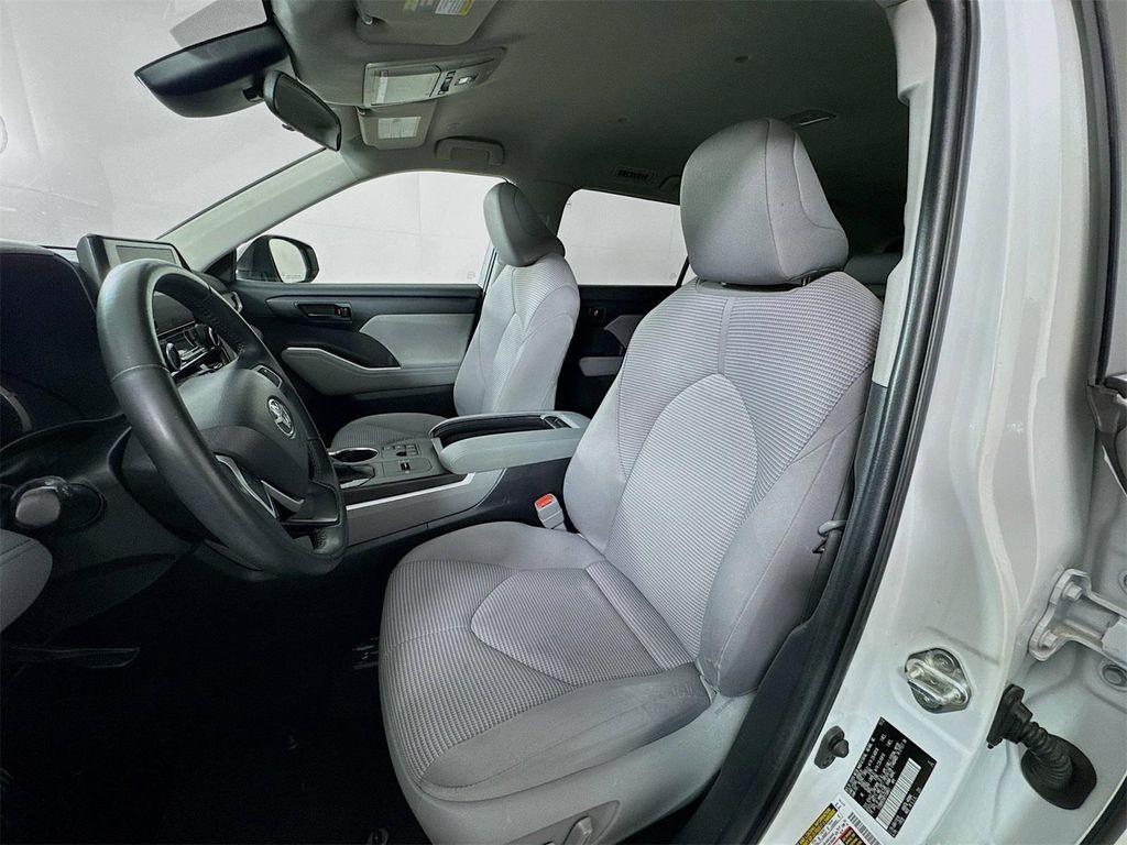 used 2023 Toyota Highlander Hybrid car, priced at $31,235