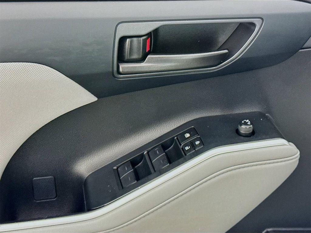 used 2023 Toyota Highlander Hybrid car, priced at $31,235