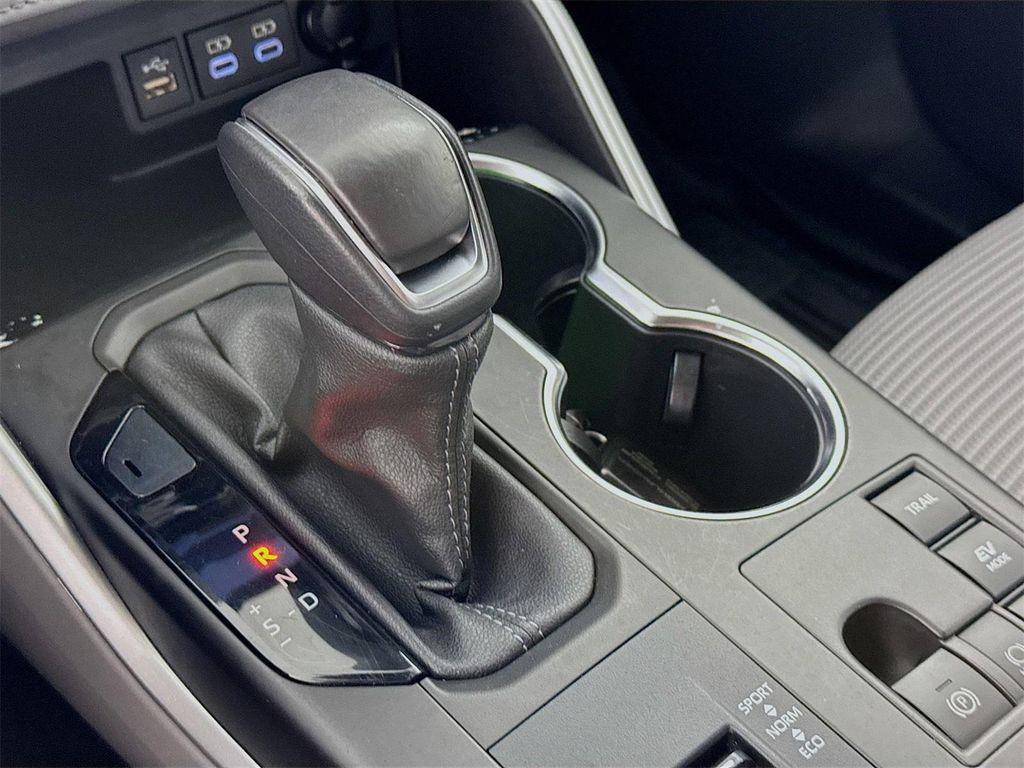 used 2023 Toyota Highlander Hybrid car, priced at $31,235