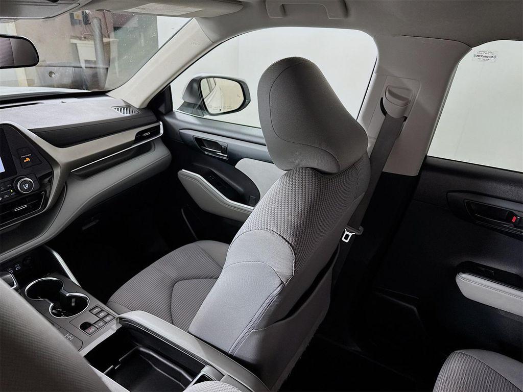 used 2023 Toyota Highlander Hybrid car, priced at $31,235