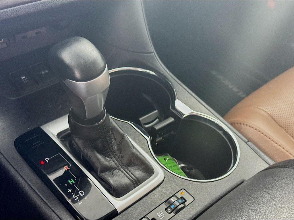 used 2019 Toyota Highlander car, priced at $25,290