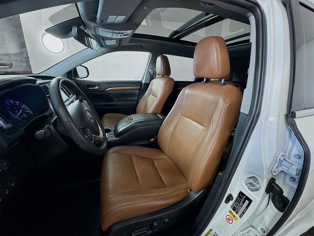 used 2019 Toyota Highlander car, priced at $25,290