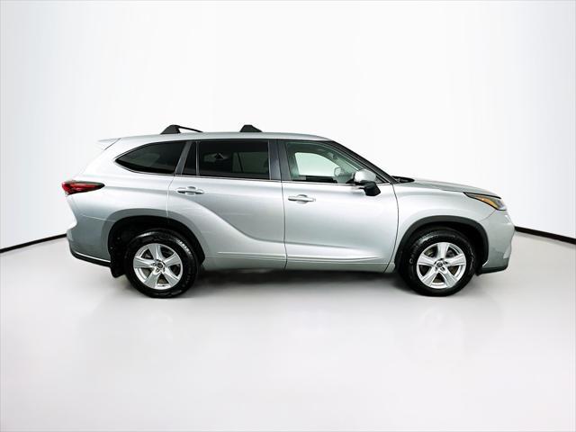 used 2023 Toyota Highlander car, priced at $33,058