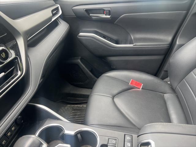 used 2020 Toyota Highlander car, priced at $30,882
