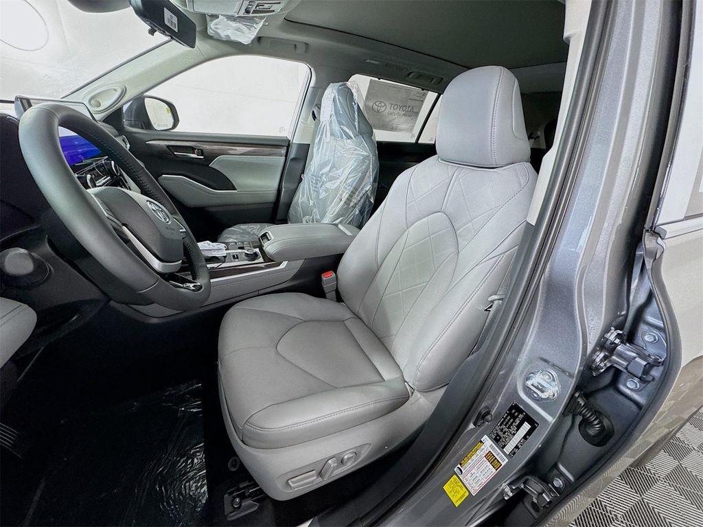 new 2026 Toyota Highlander car, priced at $55,723