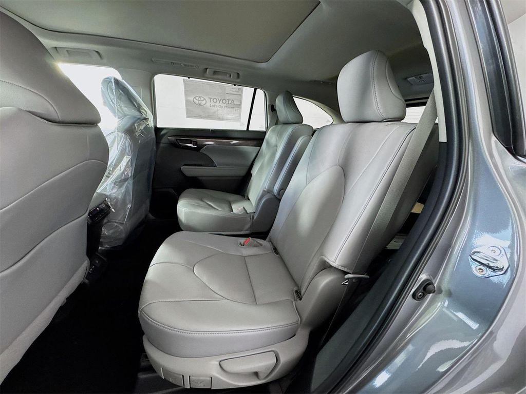 new 2026 Toyota Highlander car, priced at $55,723