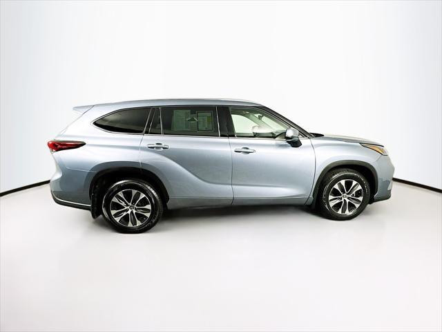 used 2021 Toyota Highlander car, priced at $33,917