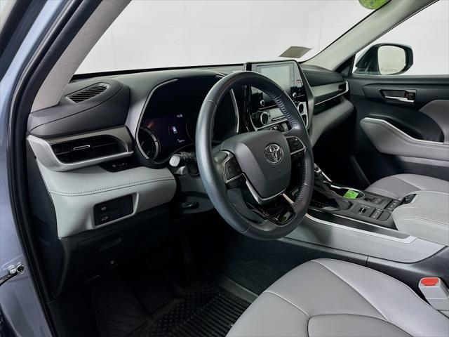 used 2021 Toyota Highlander car, priced at $33,917